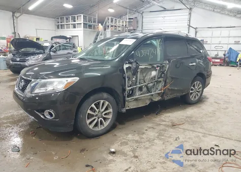 2016 Nissan Pathfinder Platinum/S/Sl/Sv z USA, uszkodzony, nr VIN 5N1AR2MM3GC619134